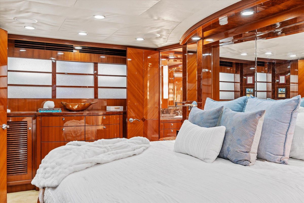 2008 Ocean Alexander 74 