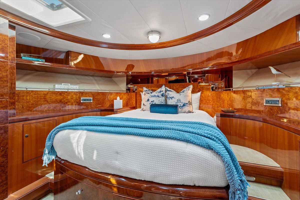 2008 Ocean Alexander 74 