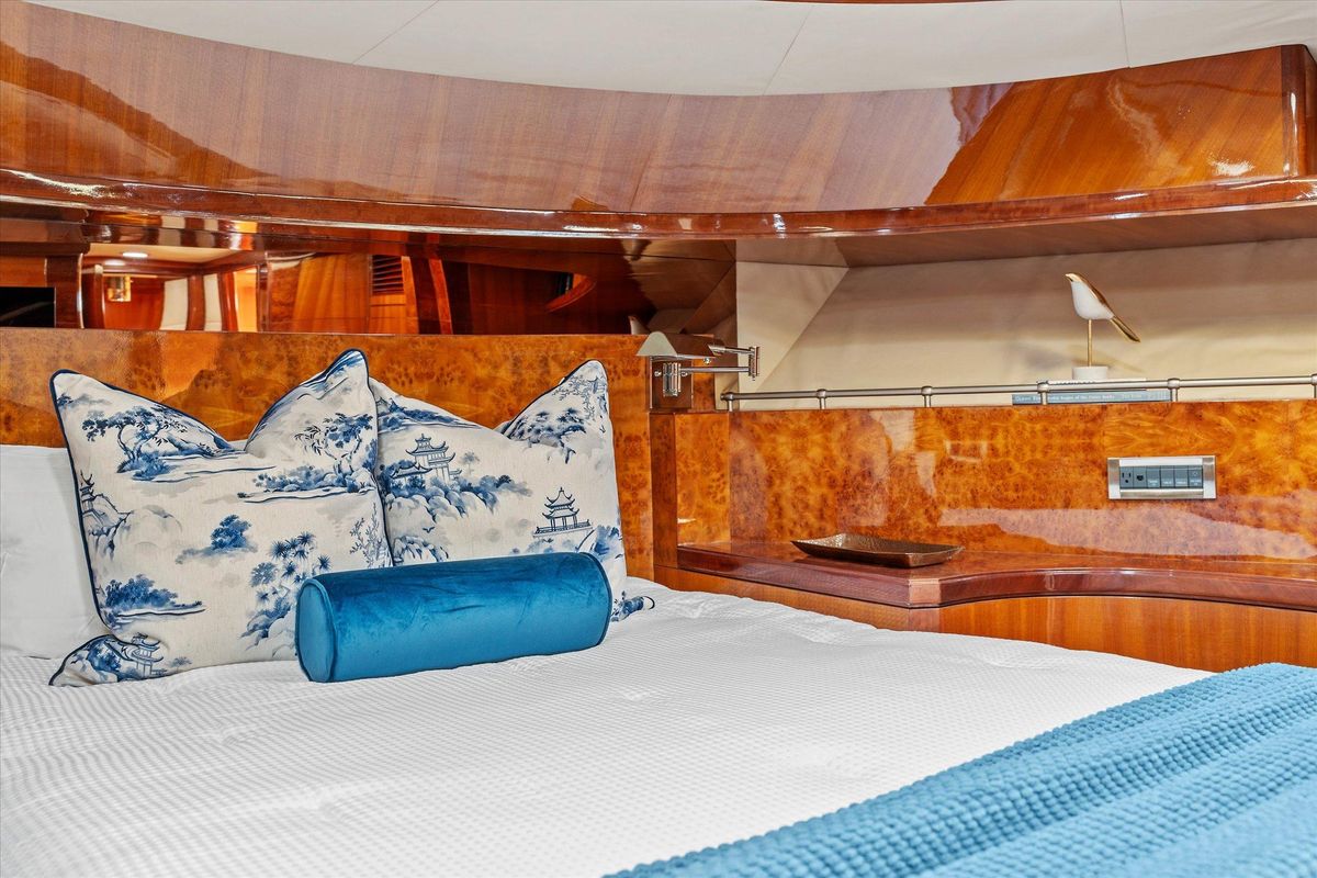 2008 Ocean Alexander 74 