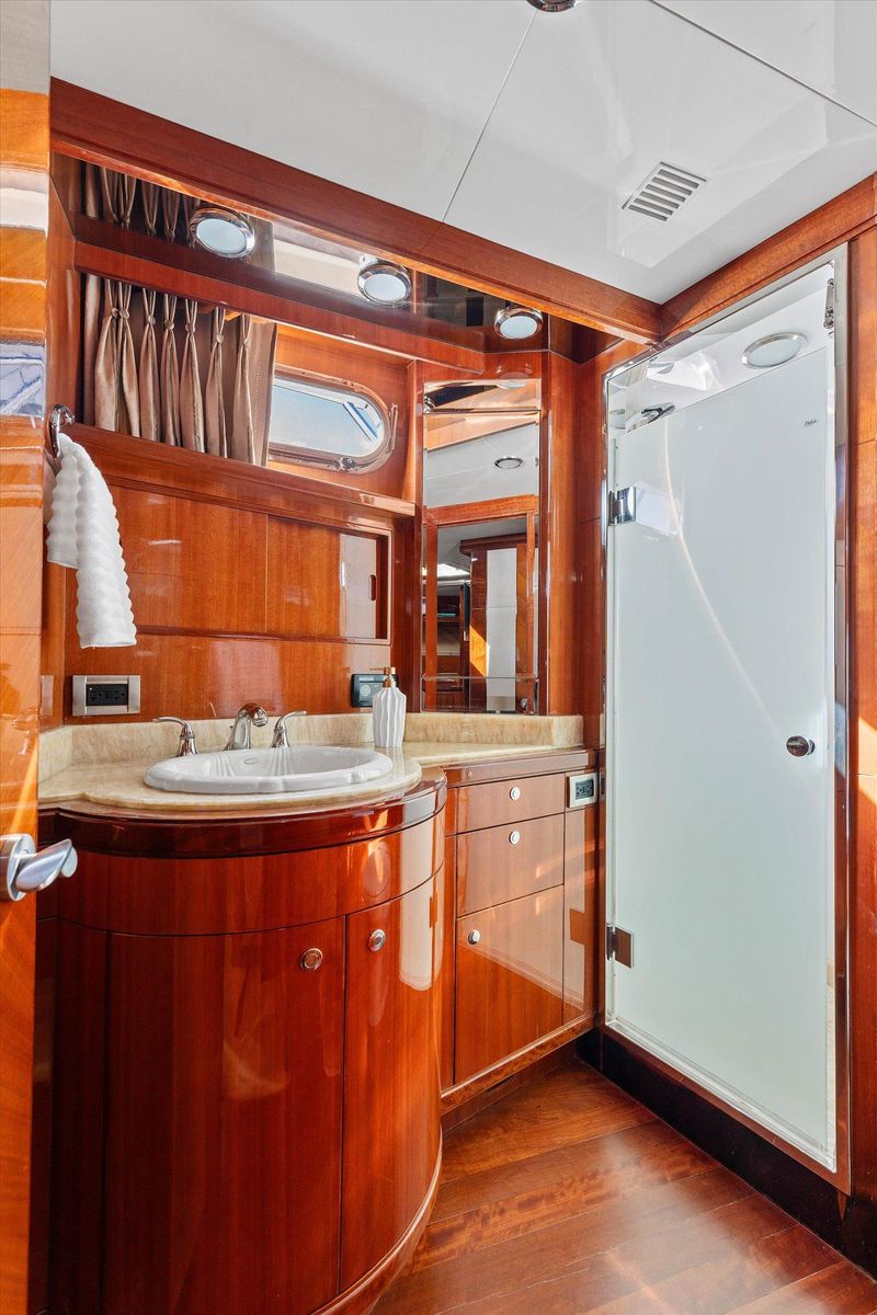 2008 Ocean Alexander 74 