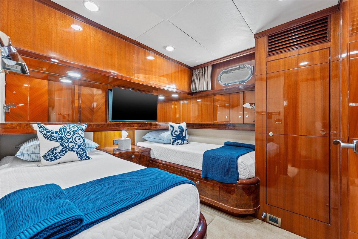 2008 Ocean Alexander 74 