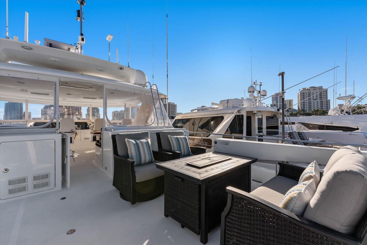 2008 Ocean Alexander 74 