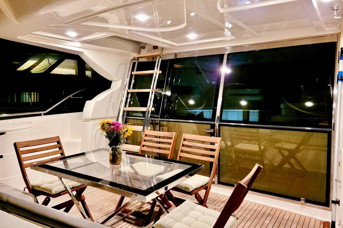 2006 Ferretti Yachts 55 