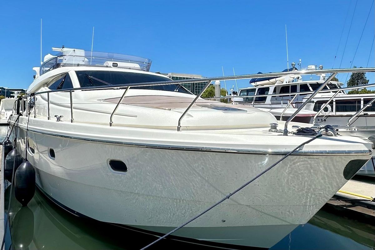2006 Ferretti Yachts 55 