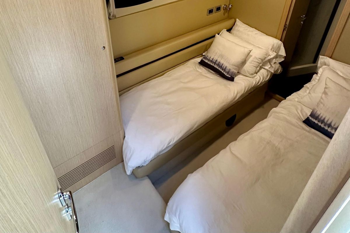 2006 Ferretti Yachts 55 