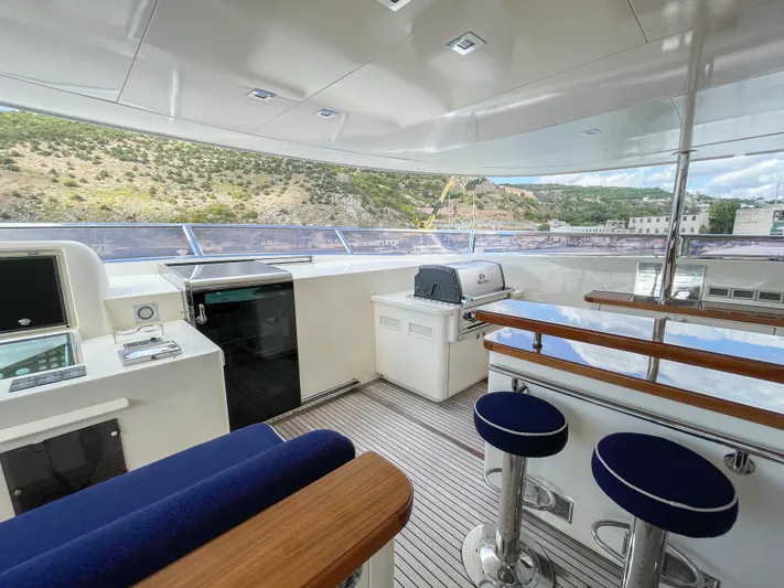 Espresso Yacht Photos Pics Luxurious Horizon 122 yacht deck with seating, bar stools, and scenic views, 2009 model.