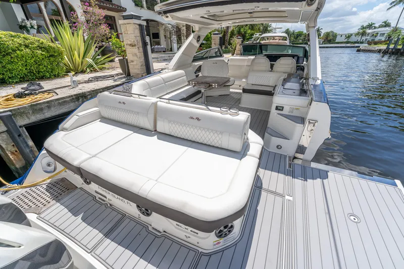  Yacht Photos Pics 2019 Sea Ray SLX 400 Outboard luxury boat with spacious seating and elegant design.