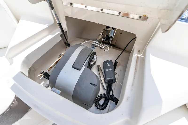  Yacht Photos Pics 2019 Sea Ray SLX 400 Outboard storage compartment with equipment and controls.