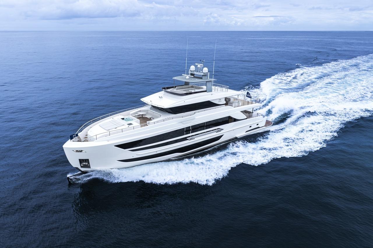 2027 Horizon FD110 Tri-Deck