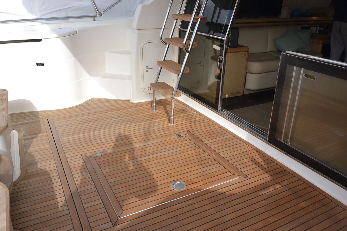 2006 Ferretti Yachts 55 