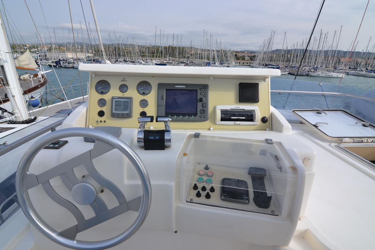 2006 Ferretti Yachts 55 