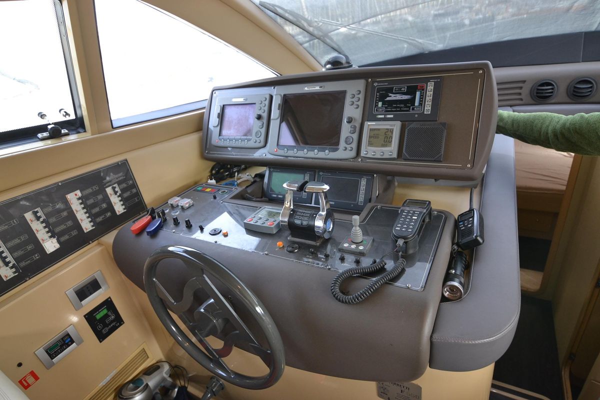 2006 Ferretti Yachts 55 