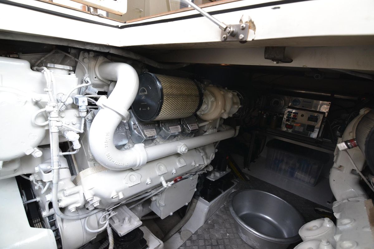 2006 Ferretti Yachts 55 