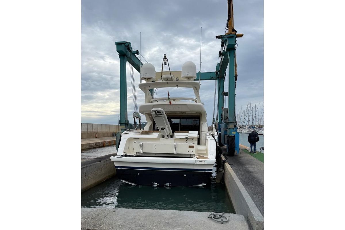 2006 Ferretti Yachts 55 