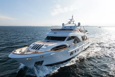 Benetti Legend 85