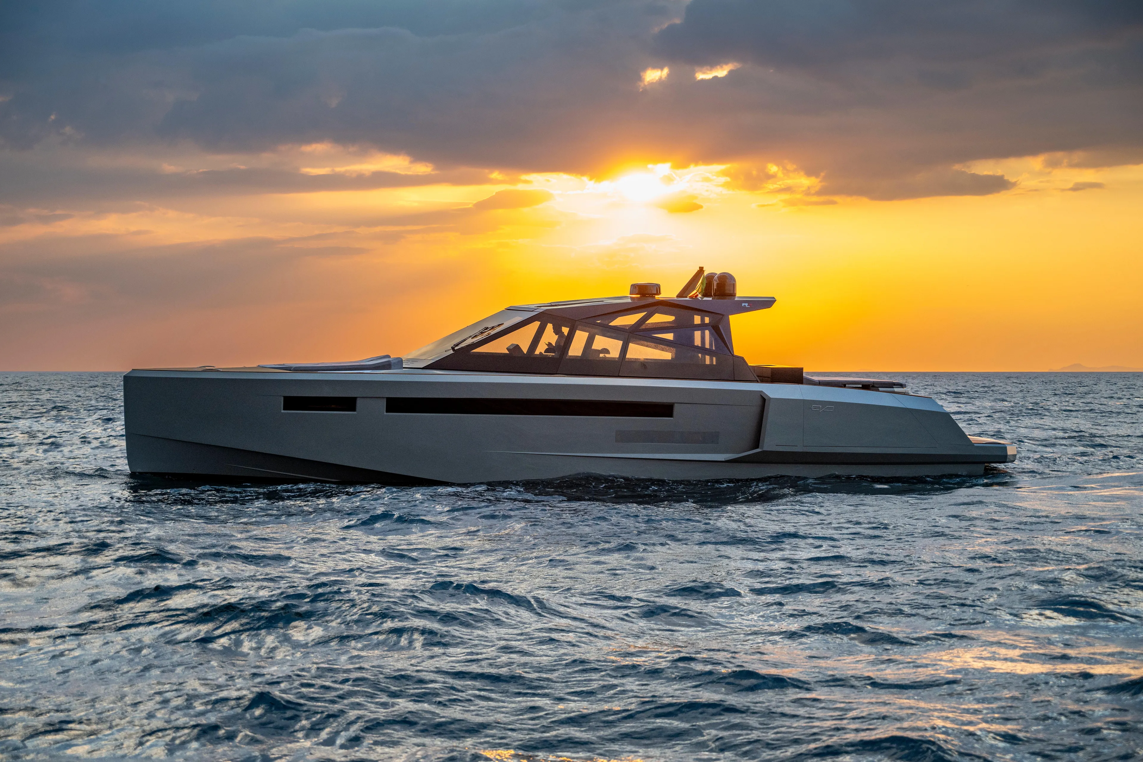 2025 Evo Yachts R6