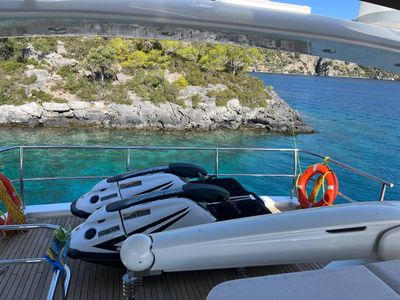 Yacht