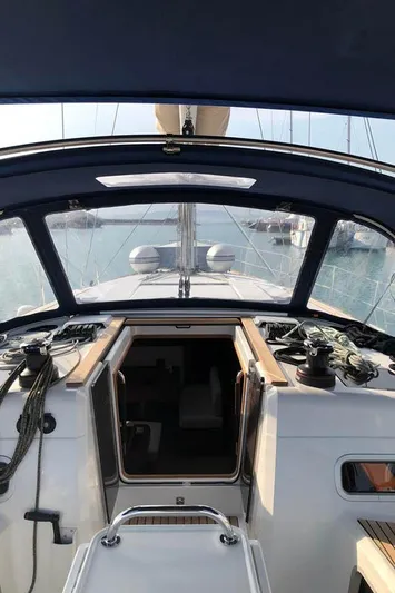 Misty Yacht Photos Pics Companion Way Entrance Exterior View (1)