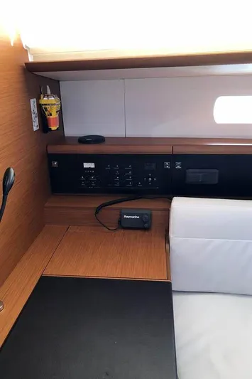 Misty Yacht Photos Pics Chart Table View (1)