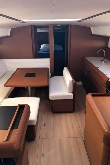 Misty Yacht Photos Pics Saloon View (1)