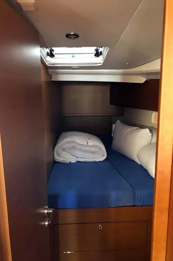 Misty Yacht Photos Pics Starboard Forward Cabin View (1)