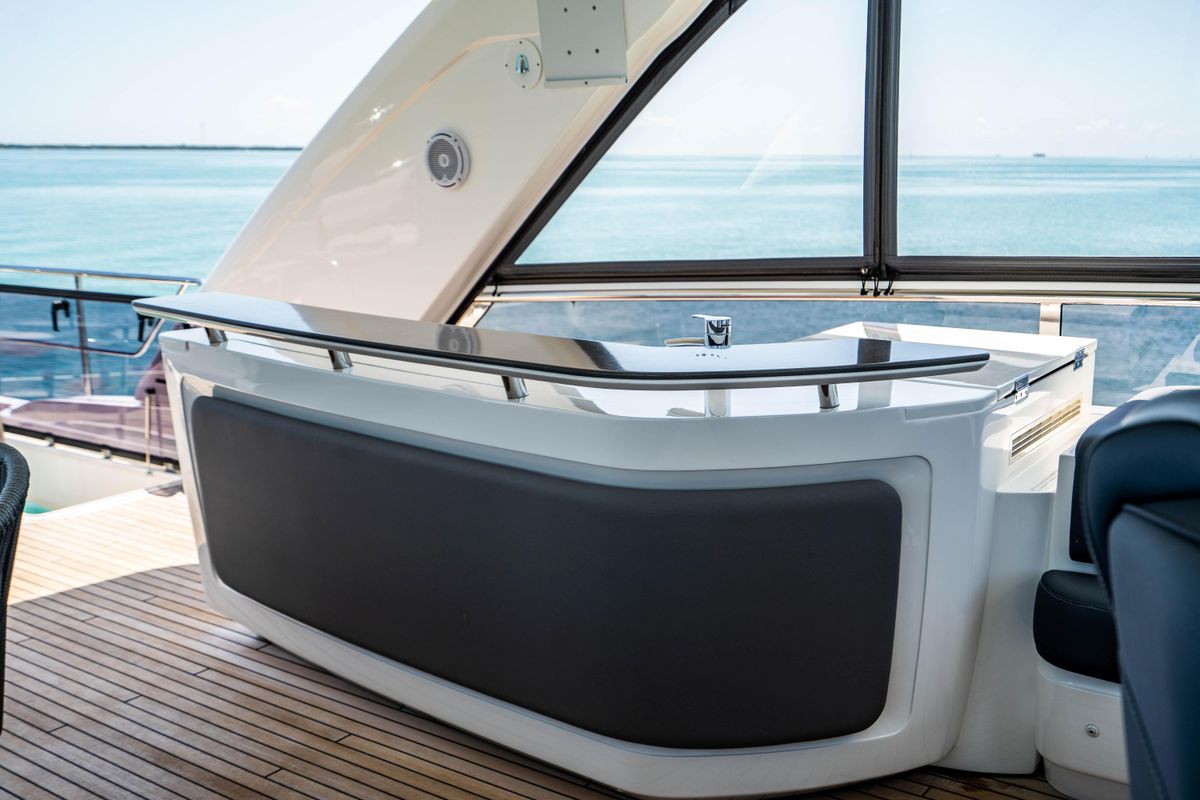 2018 Princess 75 