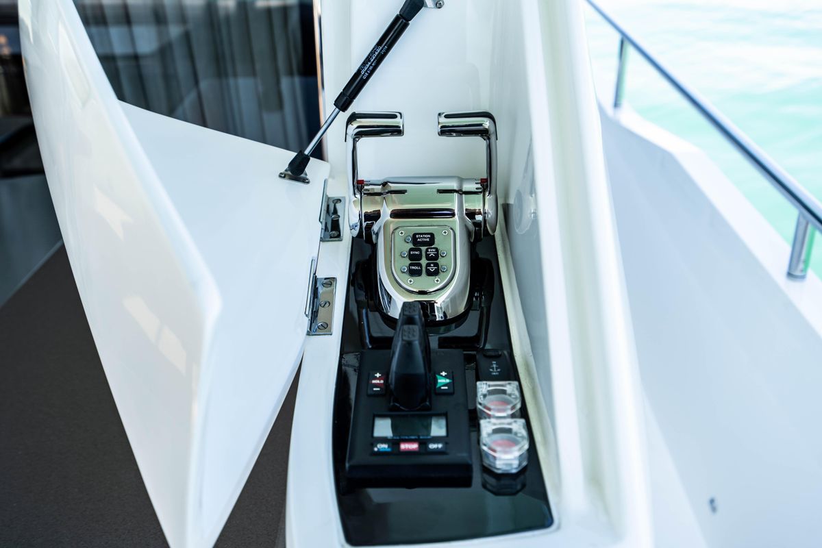 2018 Princess 75 