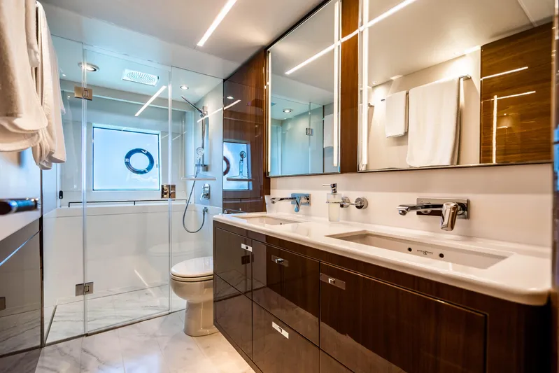 Comfortably Numb Yacht Photos Pics 