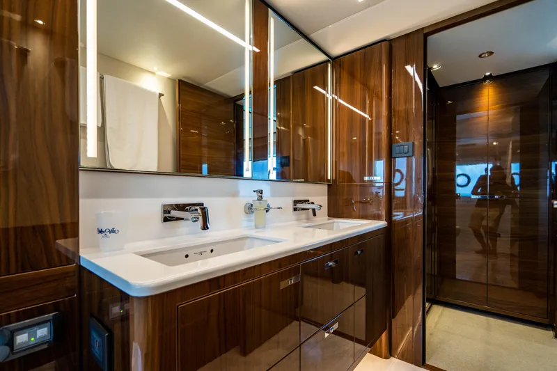 Comfortably Numb Yacht Photos Pics 