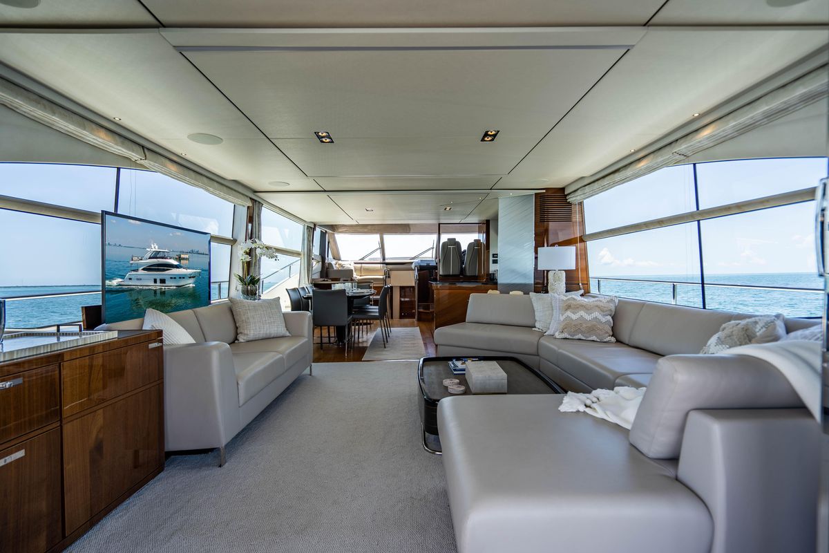 2018 Princess 75 