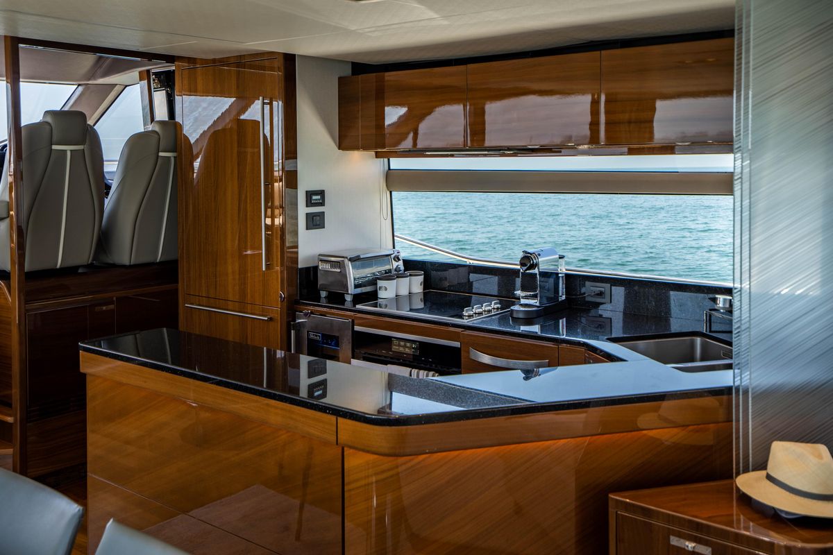 2018 Princess 75 