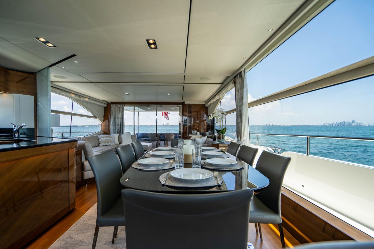 2018 Princess 75 