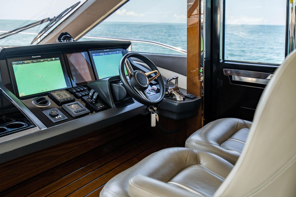 2018 Princess 75 