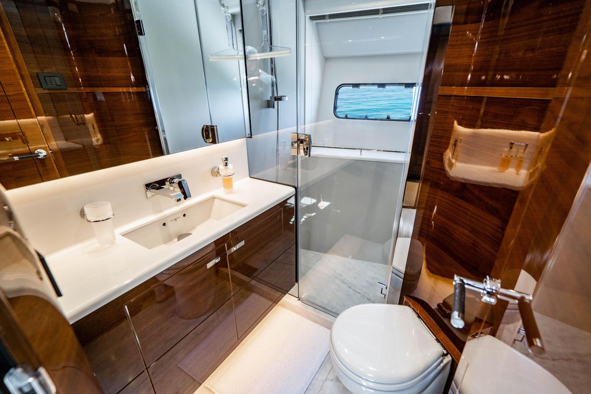 2018 Princess 75 