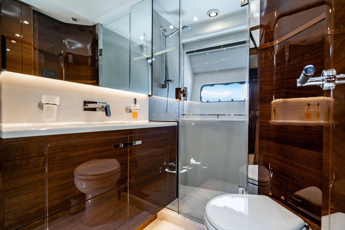 2018 Princess 75 