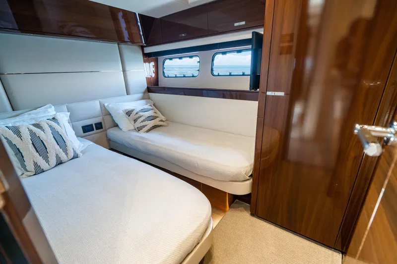 Comfortably Numb Yacht Photos Pics 