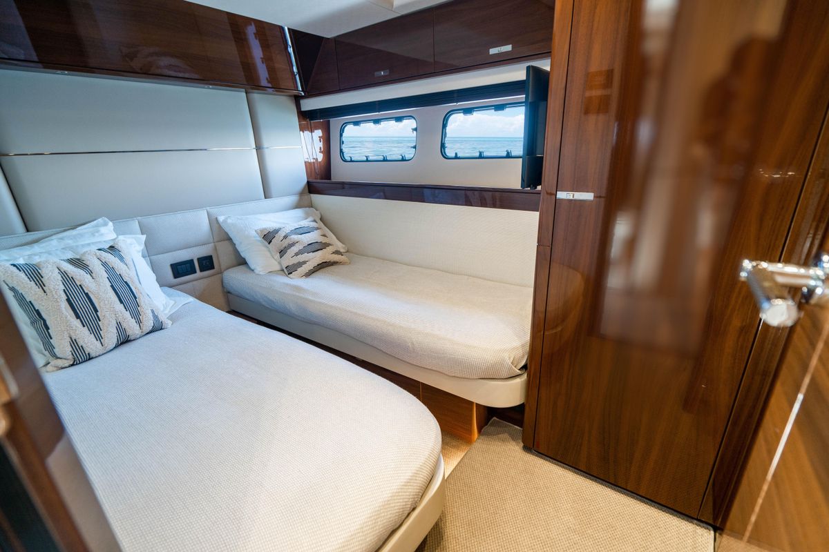 2018 Princess 75 