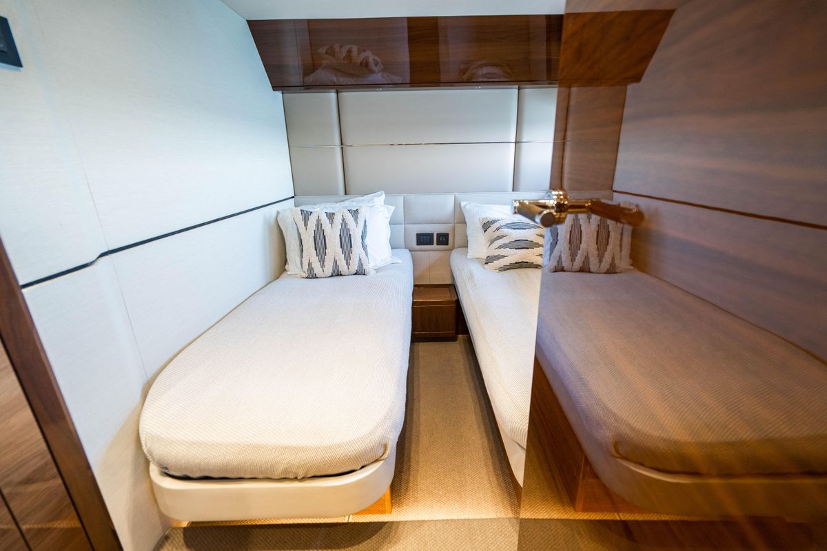 2018 Princess 75 