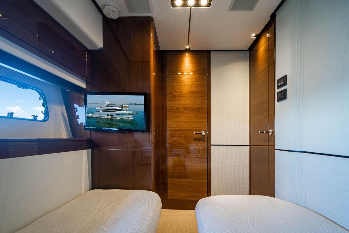 2018 Princess 75 