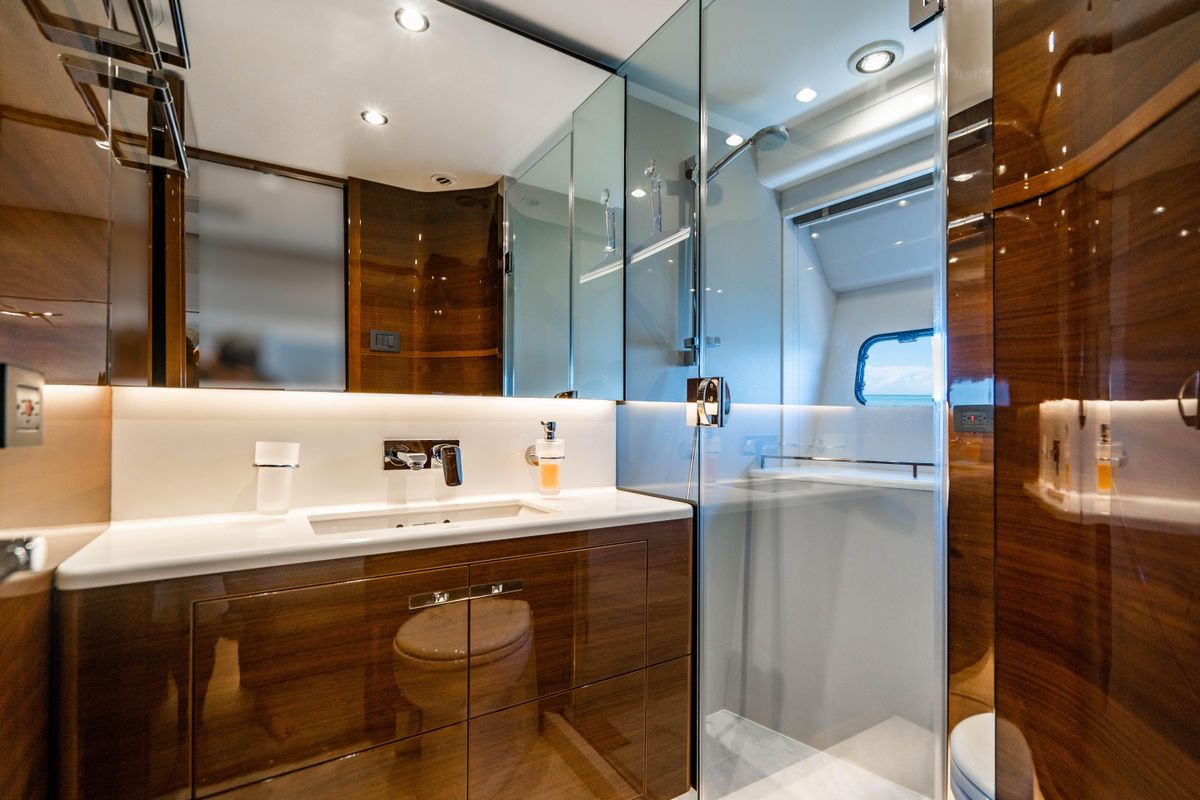 2018 Princess 75 