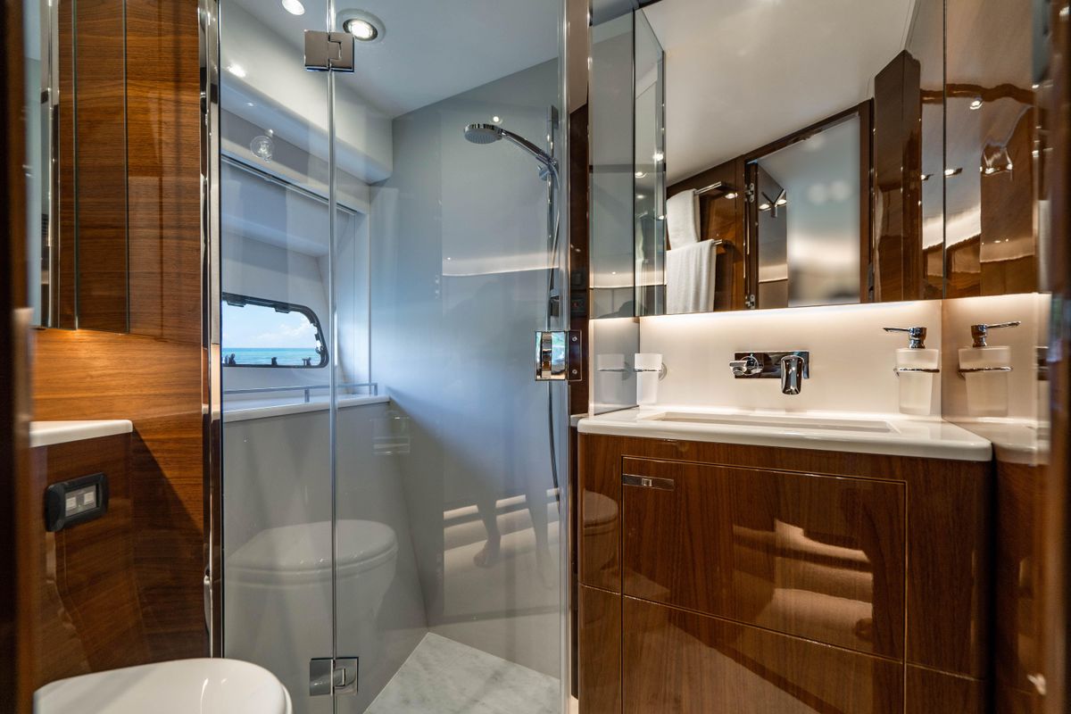 2018 Princess 75 
