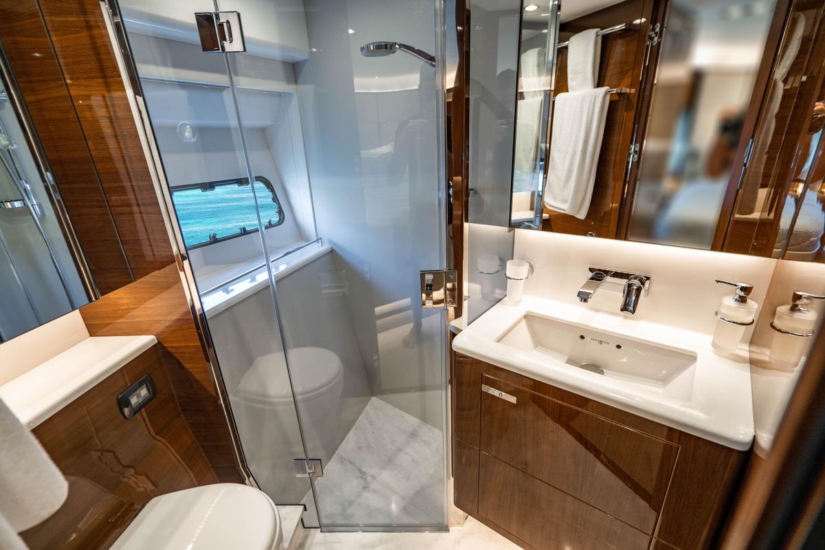 2018 Princess 75 