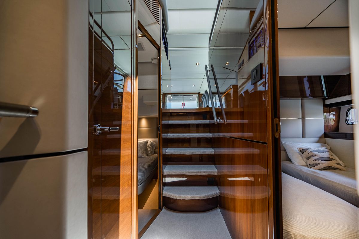 2018 Princess 75 