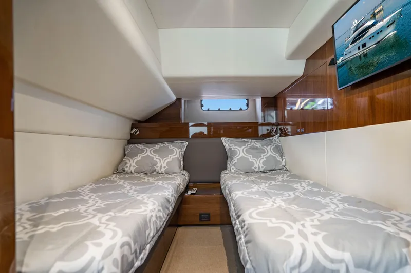 Comfortably Numb Yacht Photos Pics 