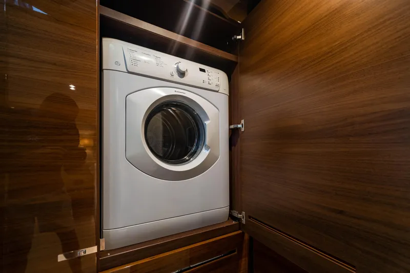 Comfortably Numb Yacht Photos Pics 