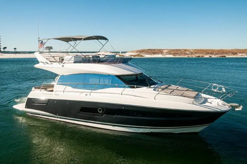 Driving Miss Aimee II Yacht Photos Pics 2019 Prestige 460 Flybridge  STBD Profile