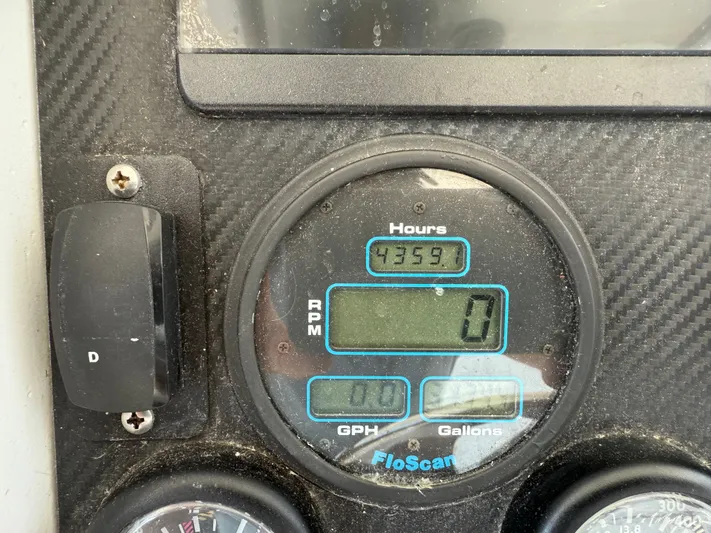 Real One Yacht Photos Pics 