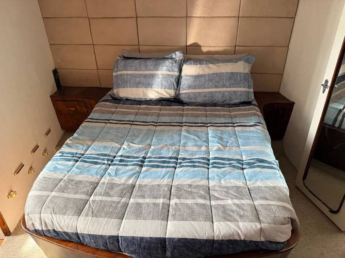 Real One Yacht Photos Pics 