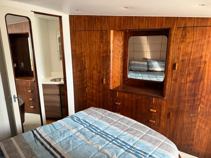 Real One Yacht Photos Pics 