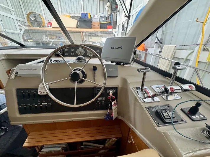 The Journey Yacht Photos Pics 1999 Bayliner 3988 Command Bridge Motoryacht helm with Garmin navigation system and controls.